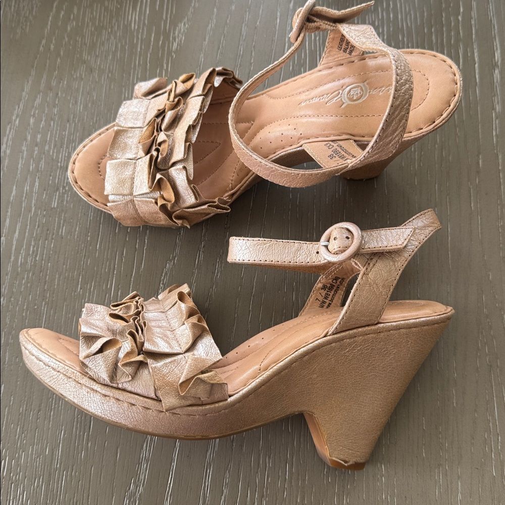 Born Elegant Metallic Tan Leather Wedge Sandals Slingback Comfort Shoes Size 7M